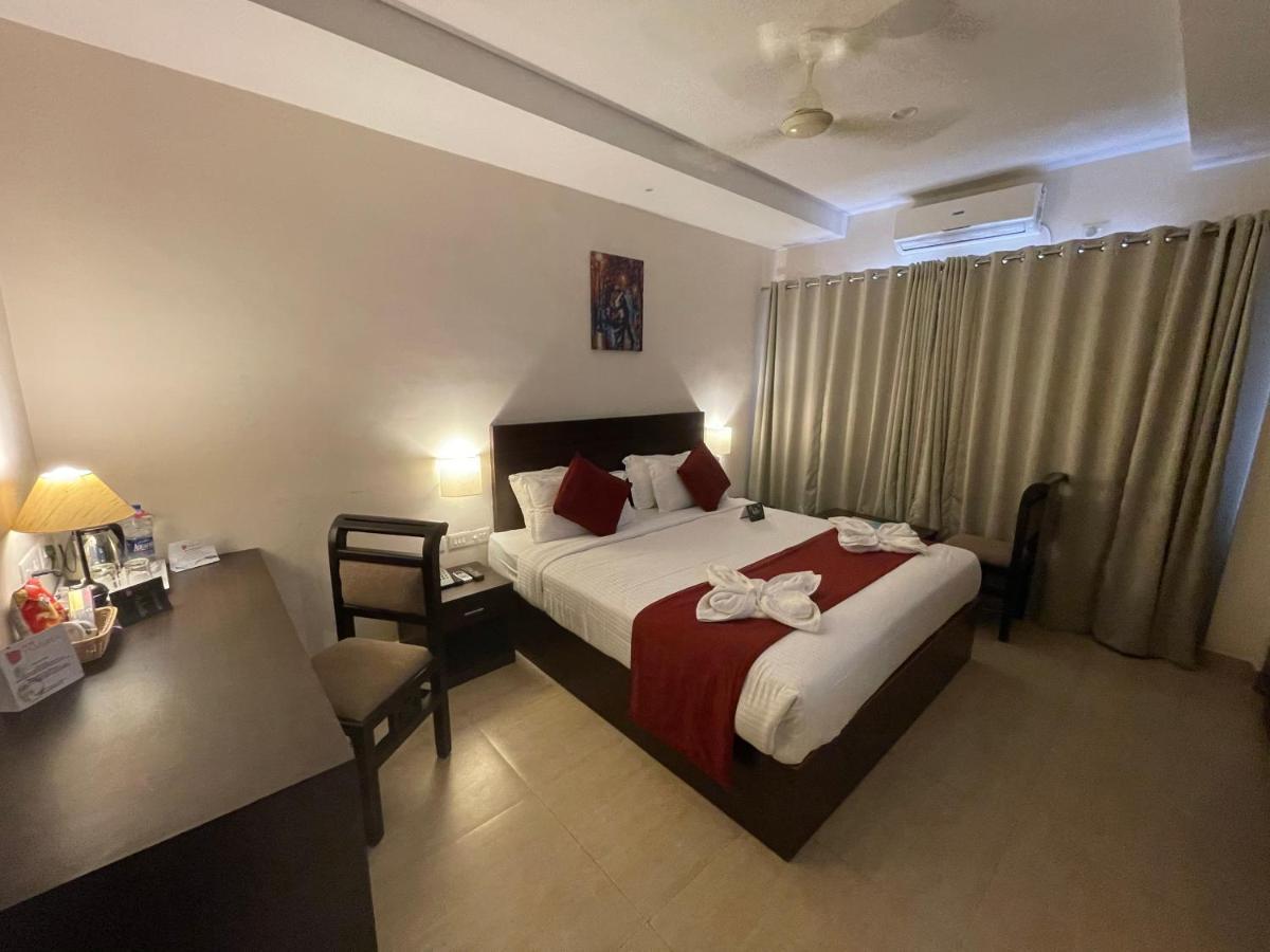 Hotel Yamuna Adur Exterior photo