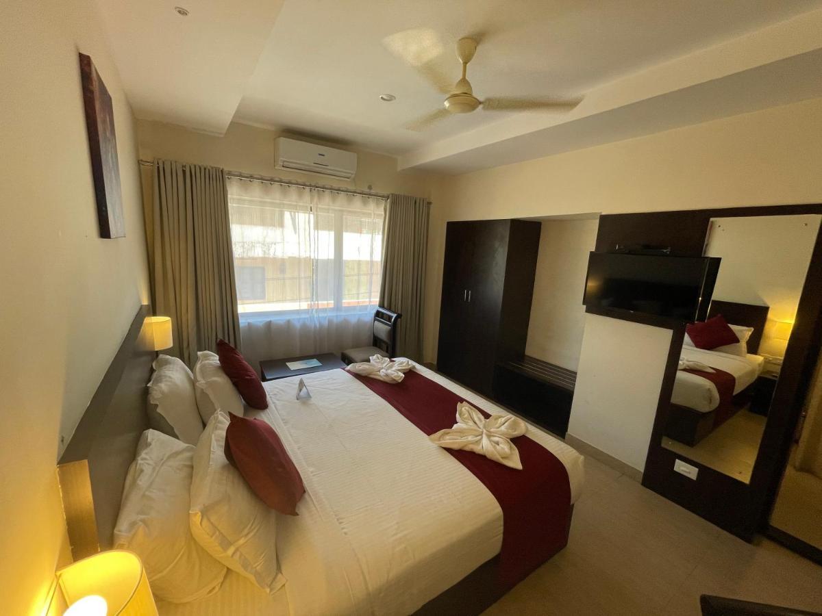 Hotel Yamuna Adur Exterior photo